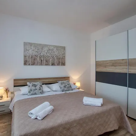 With Parking Space Razanj, Rogoznica - 21124 * Ražanj